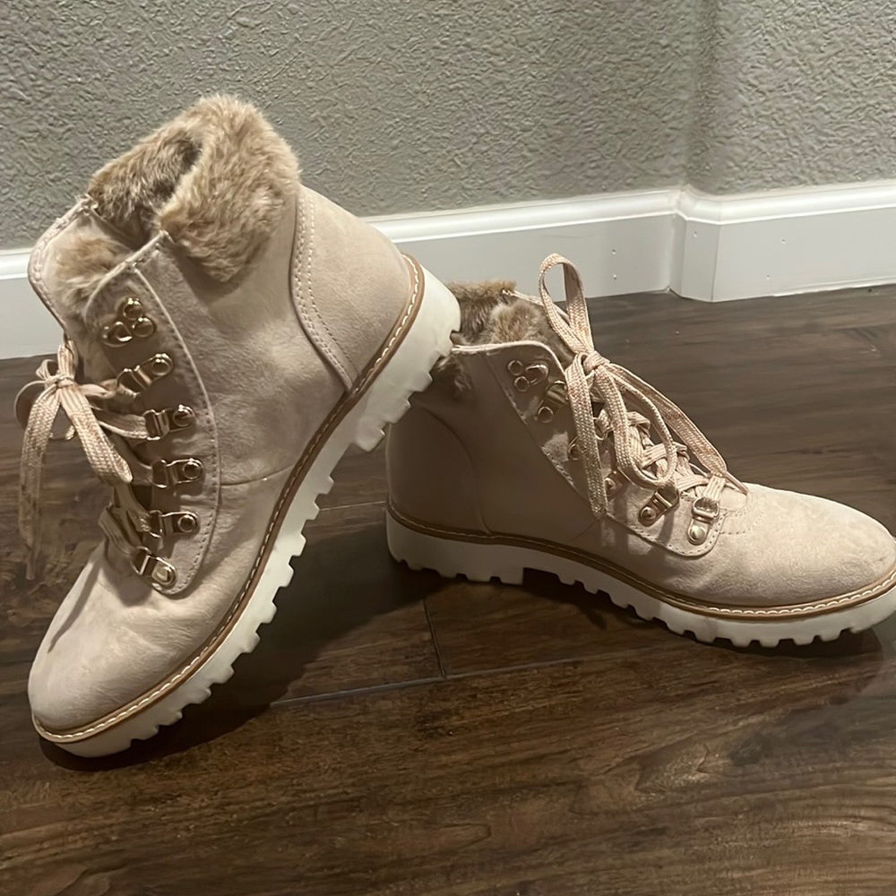 A.n.a Light tan boots with fur, size 9